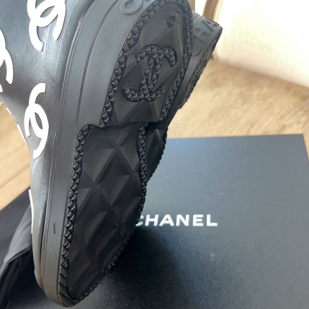 Chanel rain boots - Picture 5 of 13